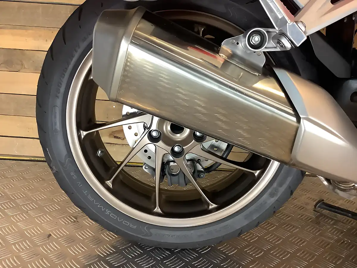 Used 2018 Honda Vfr F Red - Interior and Exterior details 20