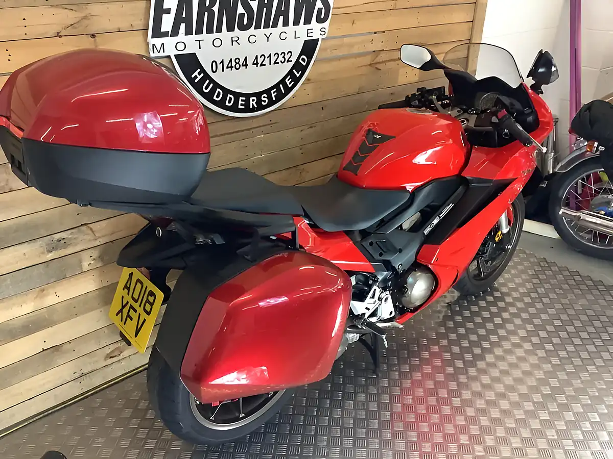 Used 2018 Honda Vfr F Red - Interior and Exterior details 4