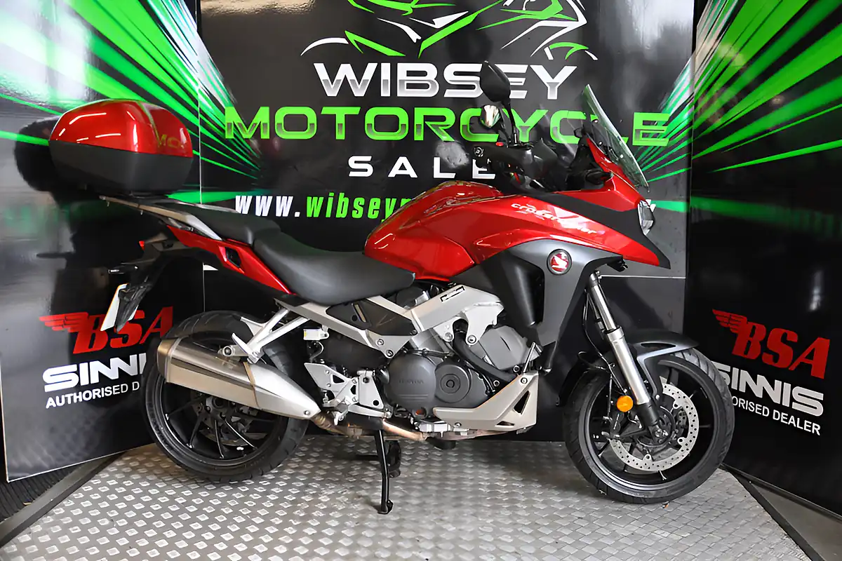 Used 2018 Honda VFR800 X Crossrunner Red - Interior and Exterior details 5