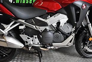 Used 2018 Honda VFR800 X Crossrunner Red - Interior and Exterior details 8