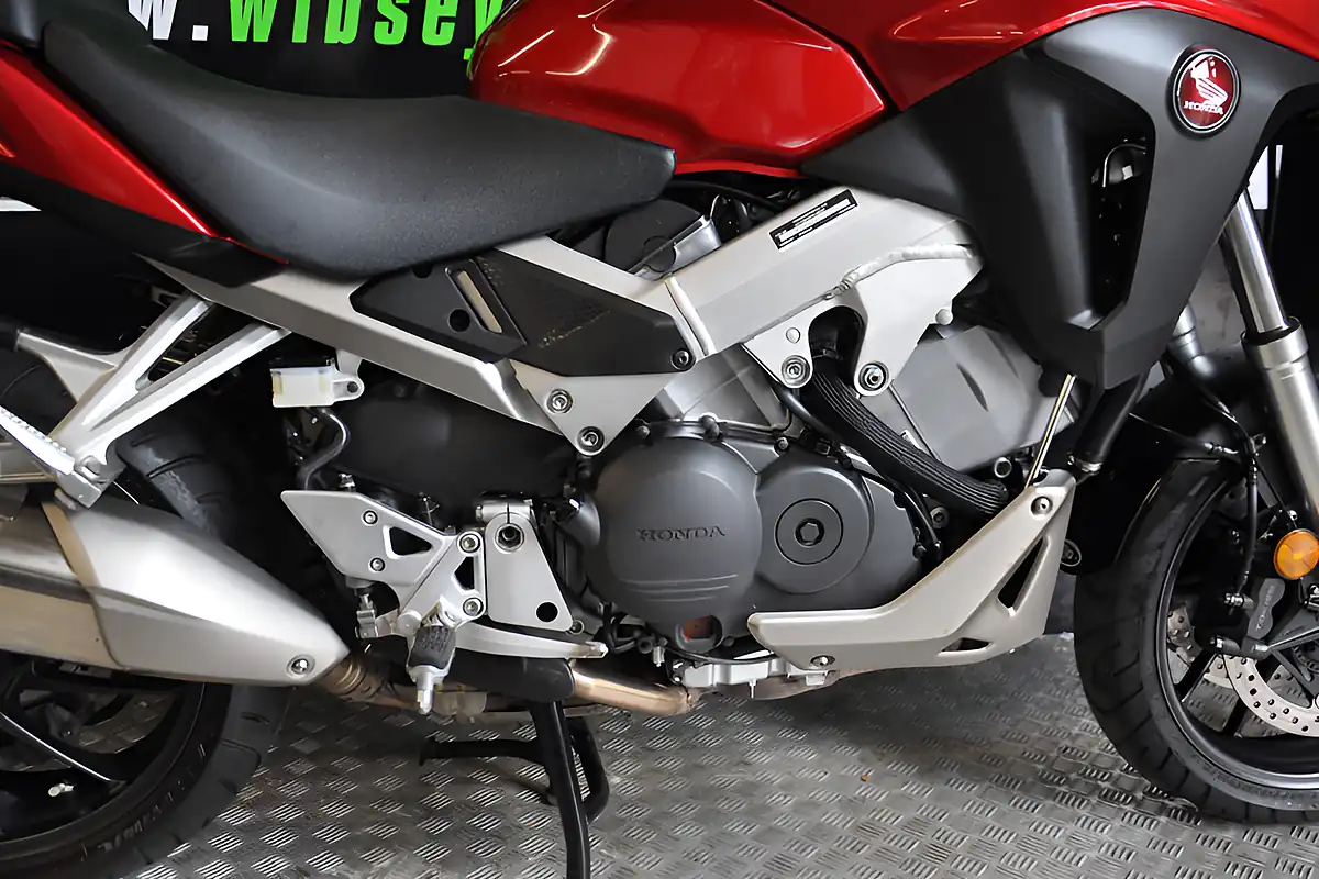 Used 2018 Honda VFR800 X Crossrunner Red - Interior and Exterior details 8