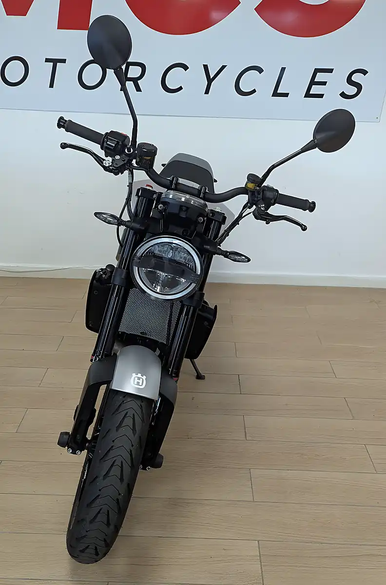 Used 2018 Husqvarna Vitpilen 701 White - Interior and Exterior details 3