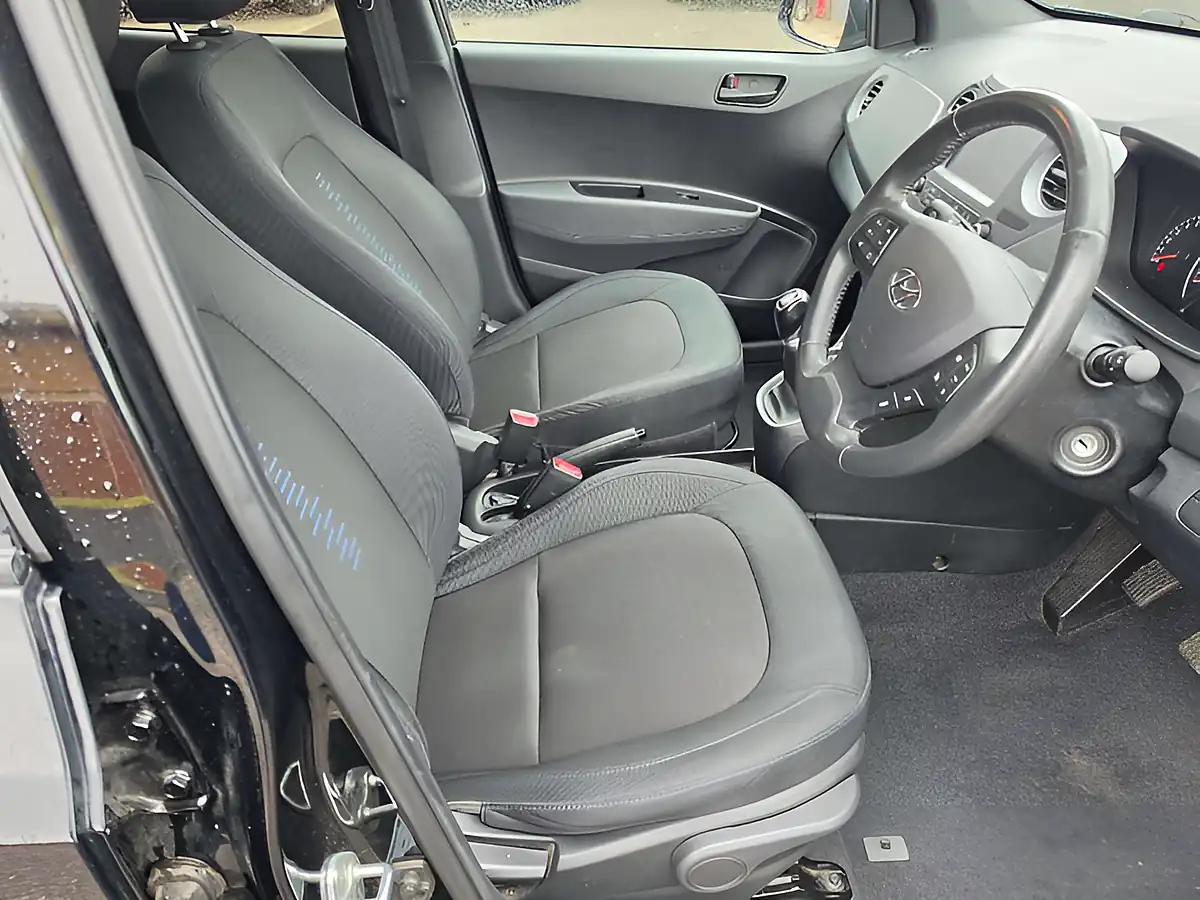 Used 2018 Hyundai i10 Go Se Black - Interior and Exterior details 10
