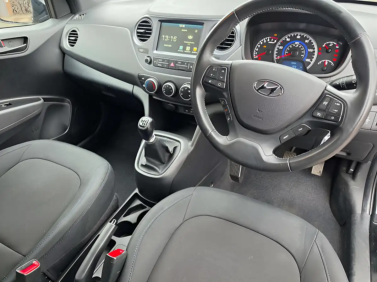 Used 2018 Hyundai i10 Go Se Black - Interior and Exterior details 12