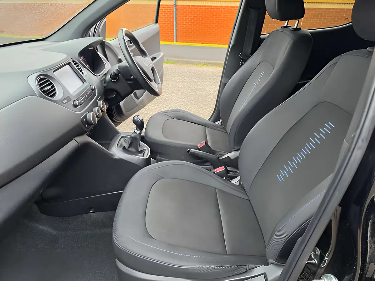 Used 2018 Hyundai i10 Go Se Black - Interior and Exterior details 13