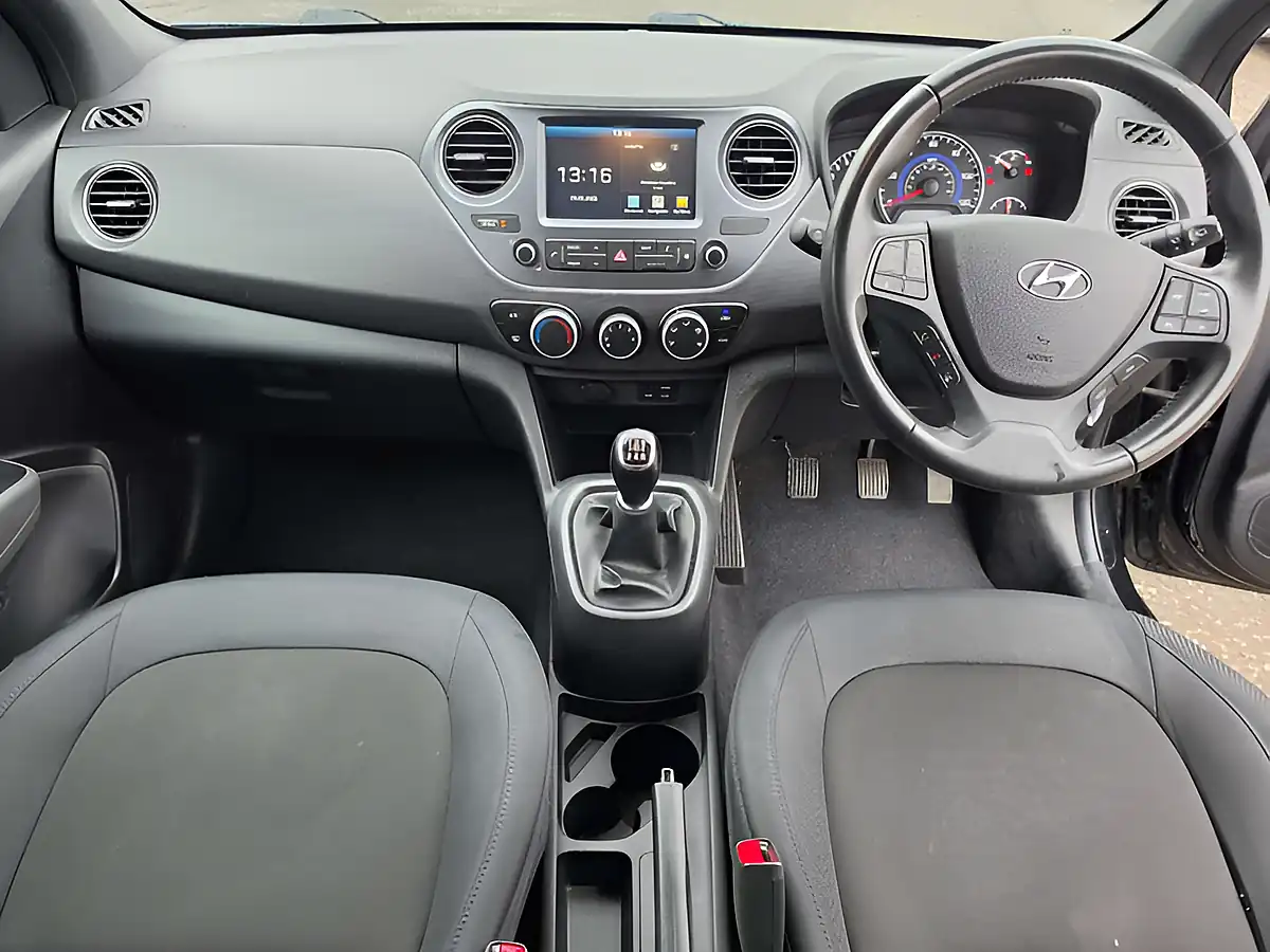 Used 2018 Hyundai i10 Go Se Black - Interior and Exterior details 16