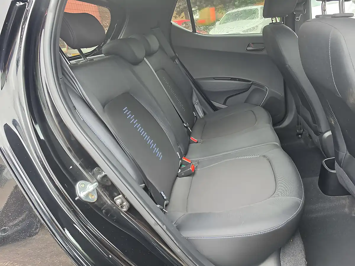 Used 2018 Hyundai i10 Go Se Black - Interior and Exterior details 17