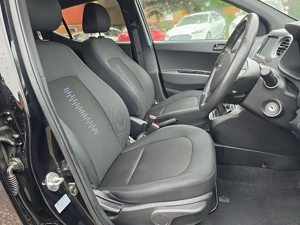 Used 2018 Hyundai i10 Go Se Black - Interior and Exterior details 9