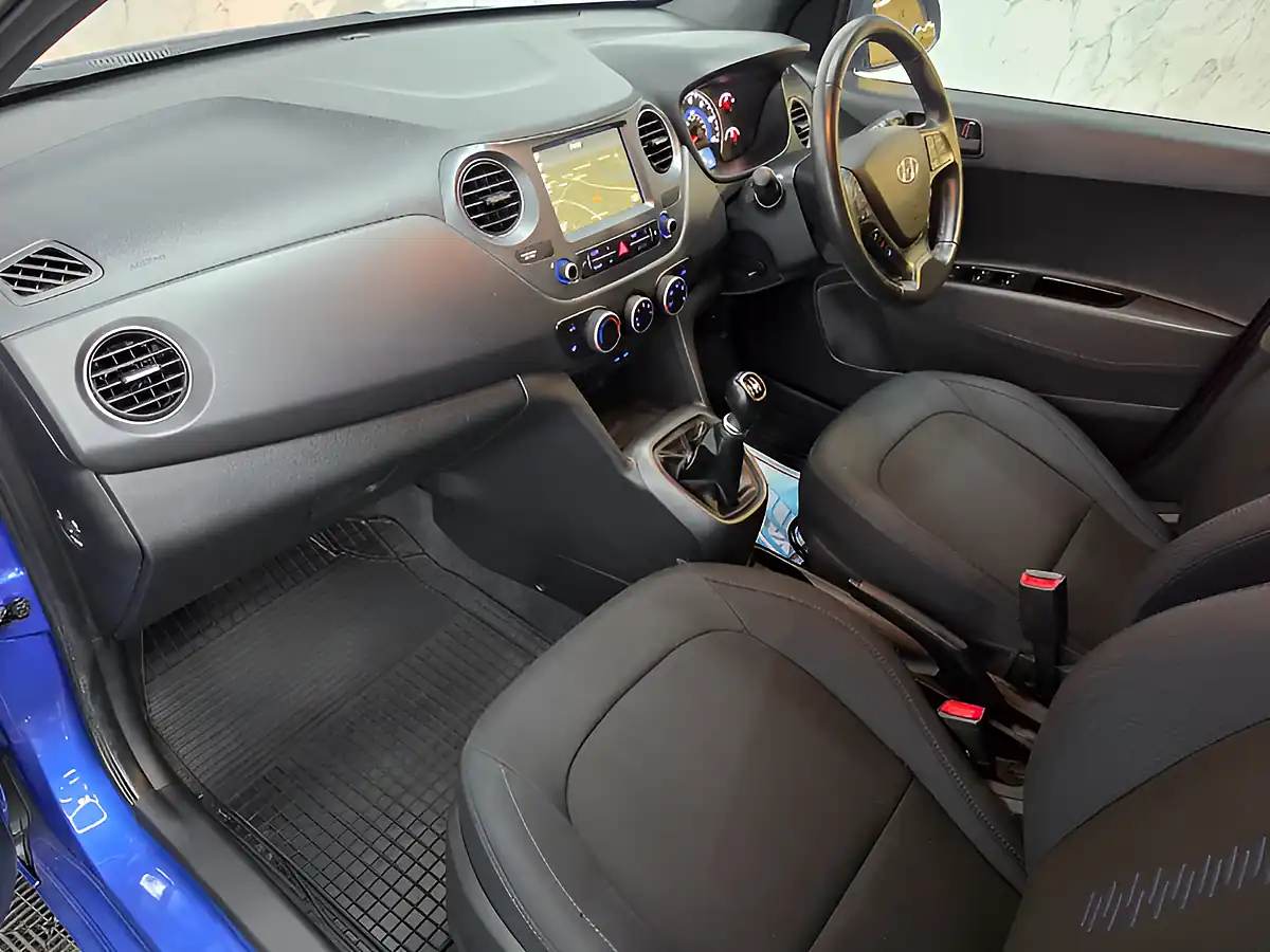 Used 2018 Hyundai i10 Go! Se Blue - Interior and Exterior details 12