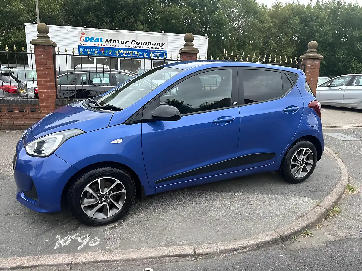 Used 2018 Hyundai I10 Go! Se Blue - Interior and Exterior details 11