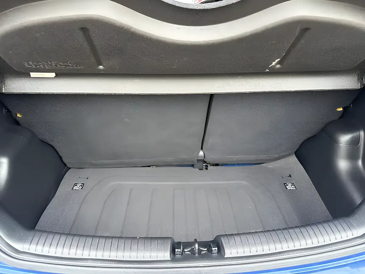 Used 2018 Hyundai I10 Go! Se Blue - Interior and Exterior details 13