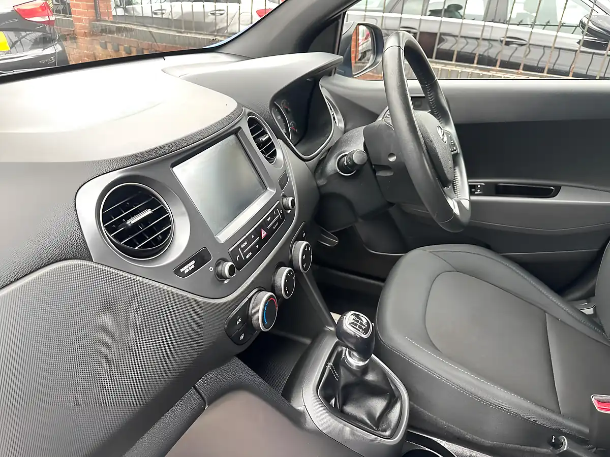 Used 2018 Hyundai I10 Go! Se Blue - Interior and Exterior details 14