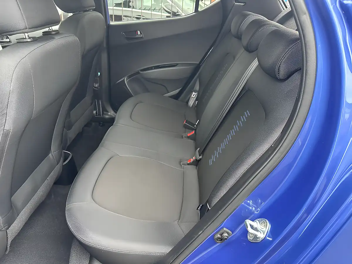 Used 2018 Hyundai I10 Go! Se Blue - Interior and Exterior details 16