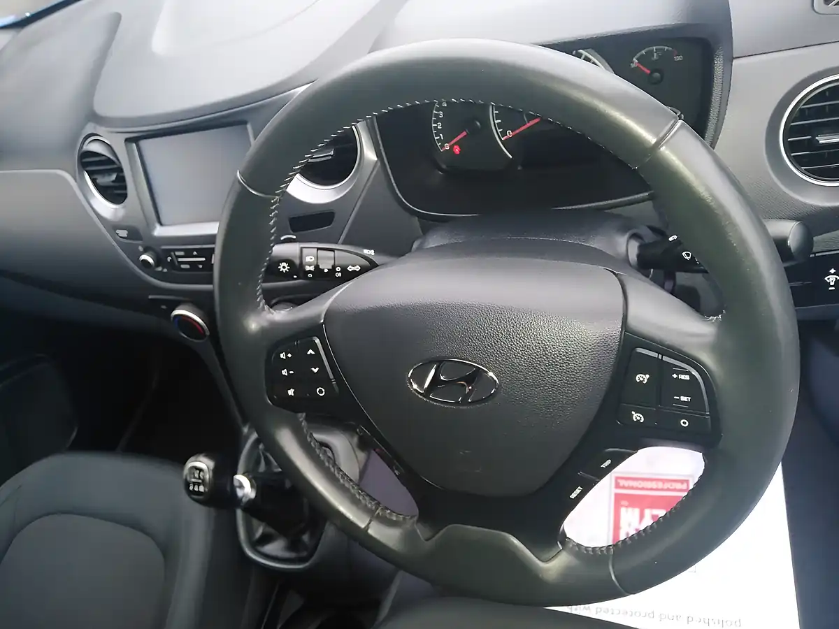 Used 2018 Hyundai i10 Go! Se Blue - Interior and Exterior details 10