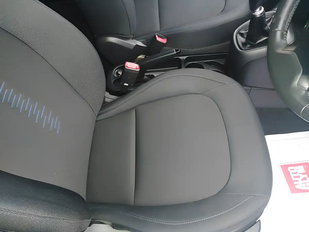 Used 2018 Hyundai i10 Go! Se Blue - Interior and Exterior details 12