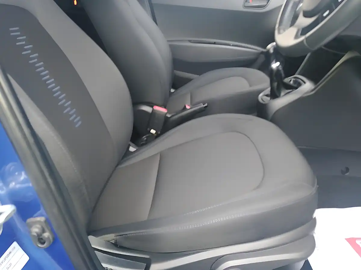 Used 2018 Hyundai i10 Go! Se Blue - Interior and Exterior details 13