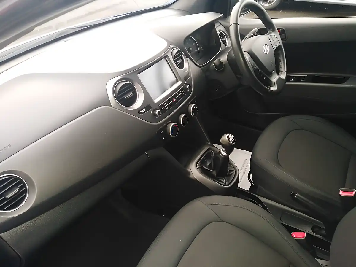 Used 2018 Hyundai i10 Go! Se Blue - Interior and Exterior details 18