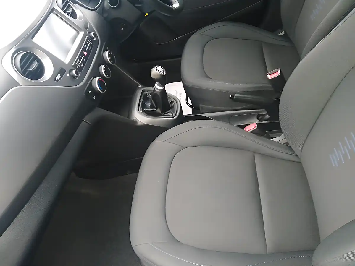 Used 2018 Hyundai i10 Go! Se Blue - Interior and Exterior details 19