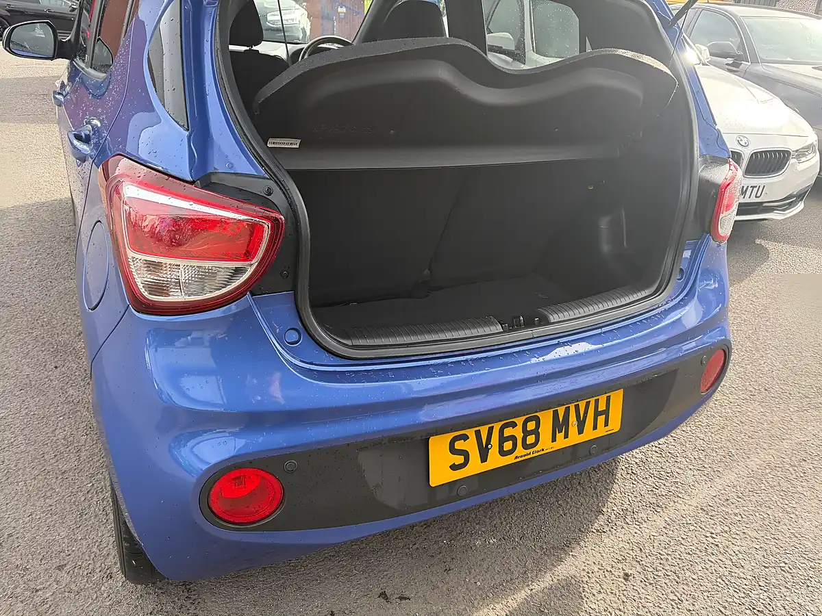 Used 2018 Hyundai I10 Go! Se Blue - Interior and Exterior details 8