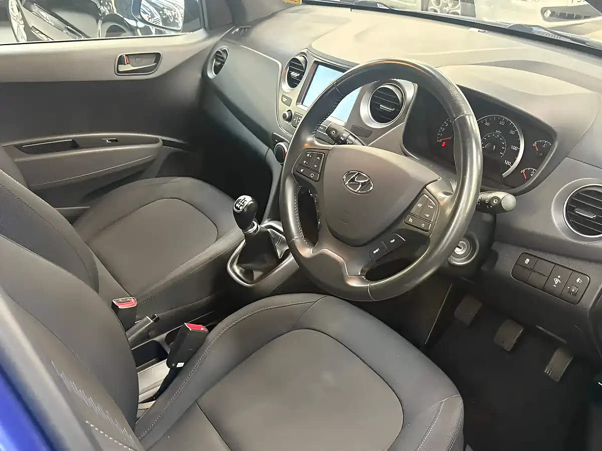 Used 2018 Hyundai i10 Go! Se Blue - Interior and Exterior details 17