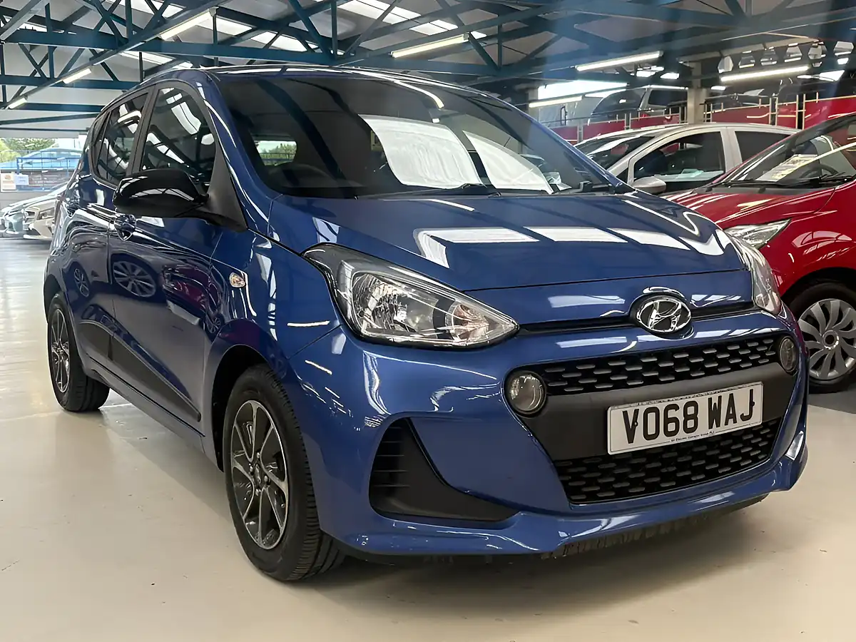 Used 2018 Hyundai i10 Go! Se Blue - Interior and Exterior details 8