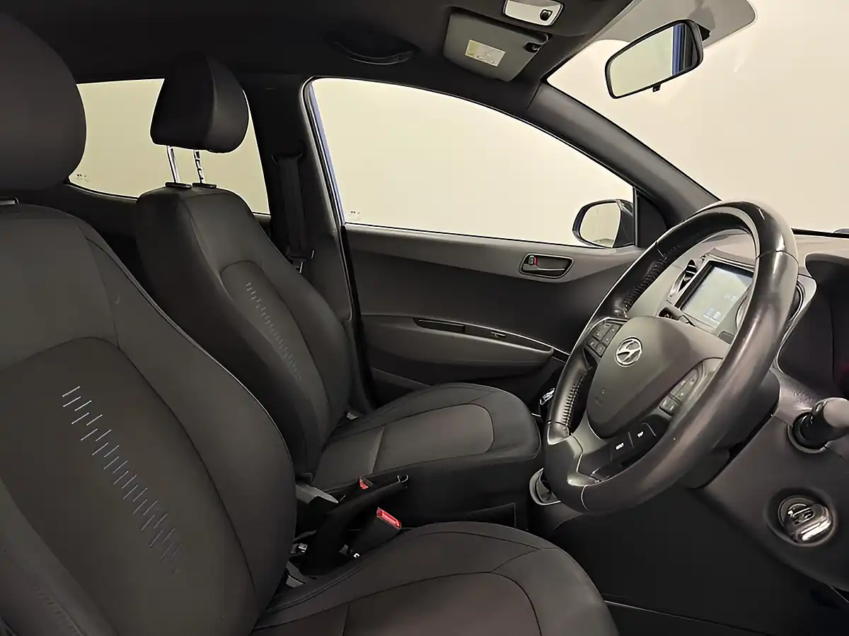 Used 2018 Hyundai i10 Go! Se Blue - Interior and Exterior details 10