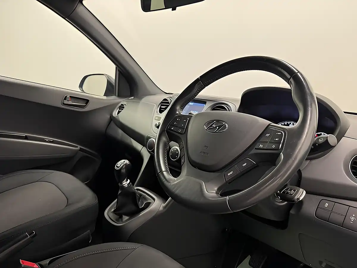 Used 2018 Hyundai i10 Go! Se Blue - Interior and Exterior details 11