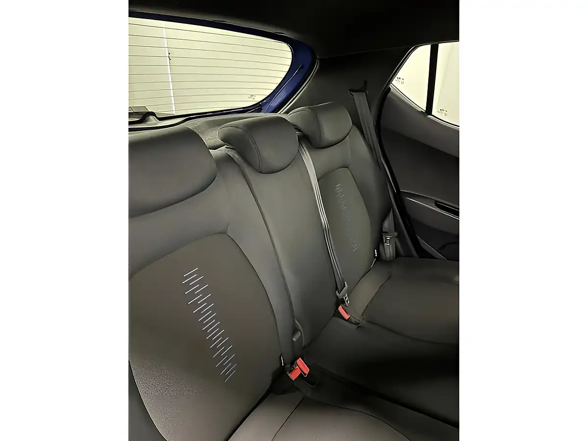 Used 2018 Hyundai i10 Go! Se Blue - Interior and Exterior details 13