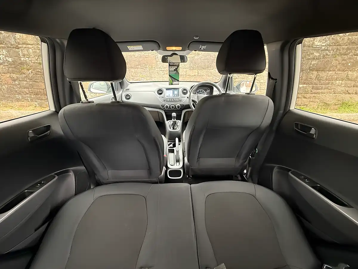 Used 2018 Hyundai i10 Go! Se Polar White - Interior and Exterior details 10