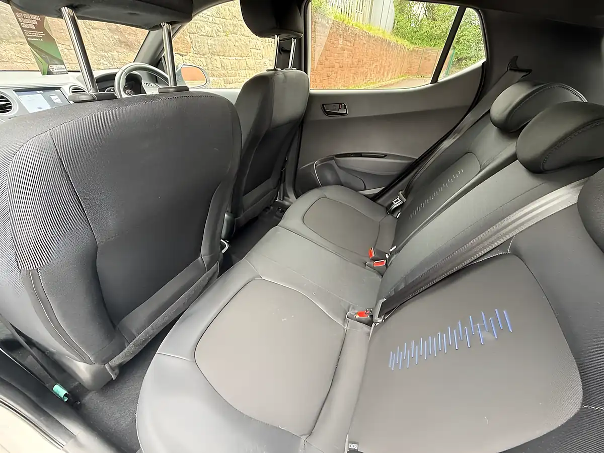 Used 2018 Hyundai i10 Go! Se Polar White - Interior and Exterior details 11