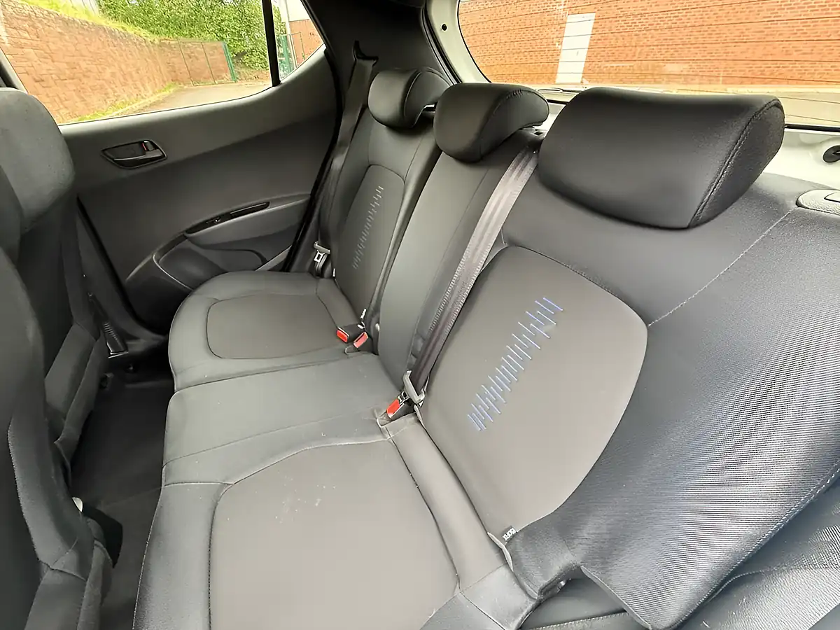 Used 2018 Hyundai i10 Go! Se Polar White - Interior and Exterior details 12