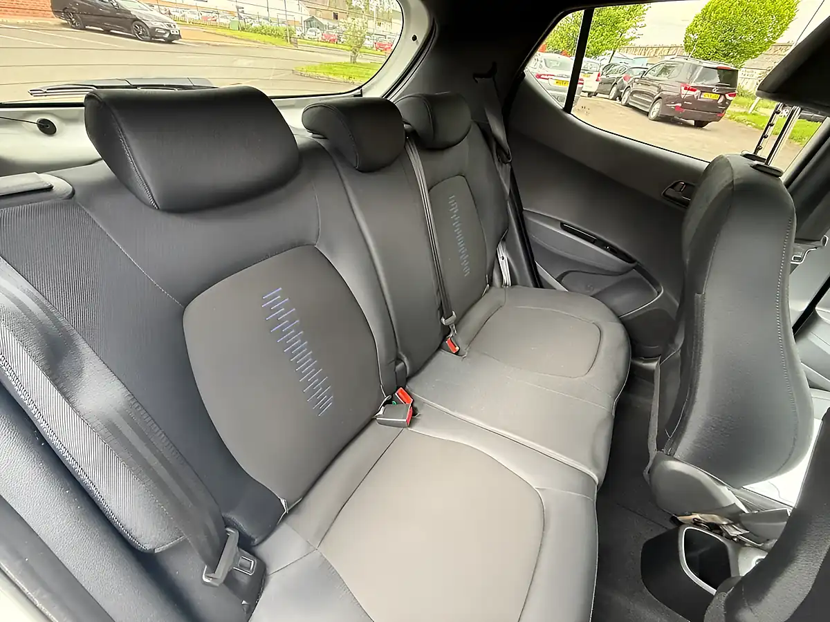 Used 2018 Hyundai i10 Go! Se Polar White - Interior and Exterior details 13