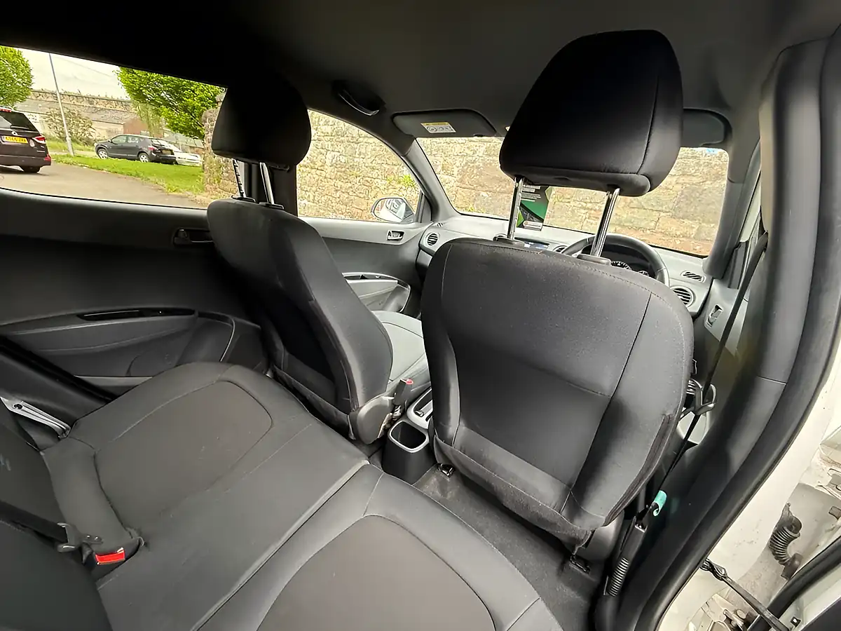 Used 2018 Hyundai i10 Go! Se Polar White - Interior and Exterior details 14