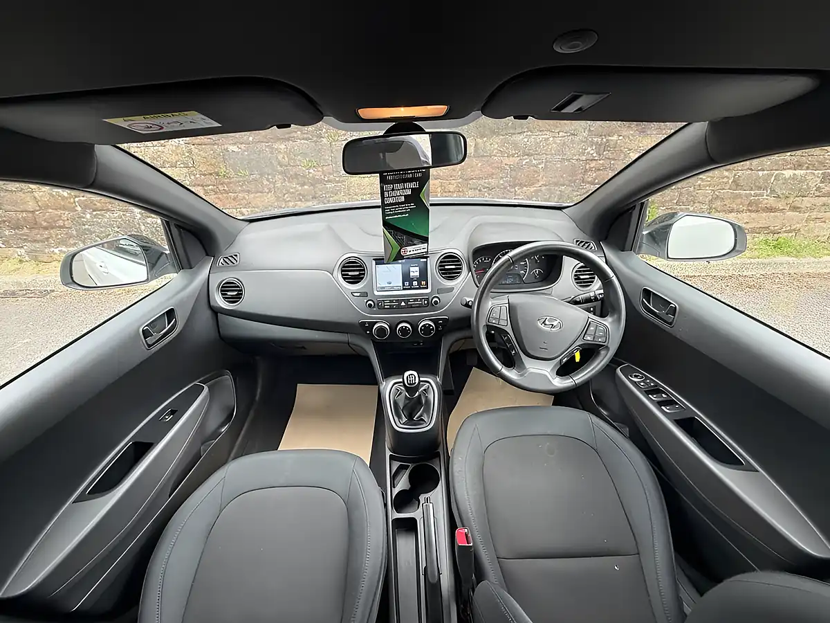 Used 2018 Hyundai i10 Go! Se Polar White - Interior and Exterior details 15