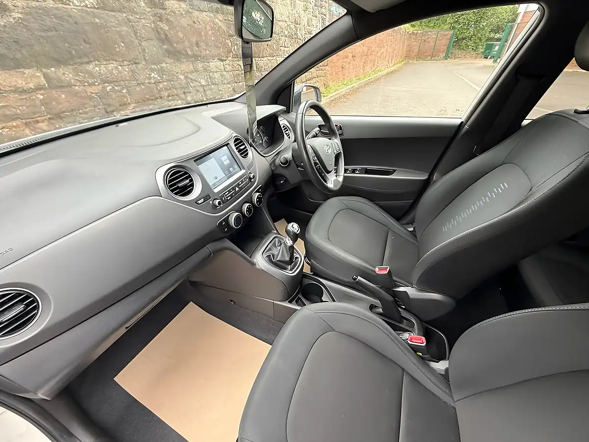 Used 2018 Hyundai i10 Go! Se Polar White - Interior and Exterior details 16