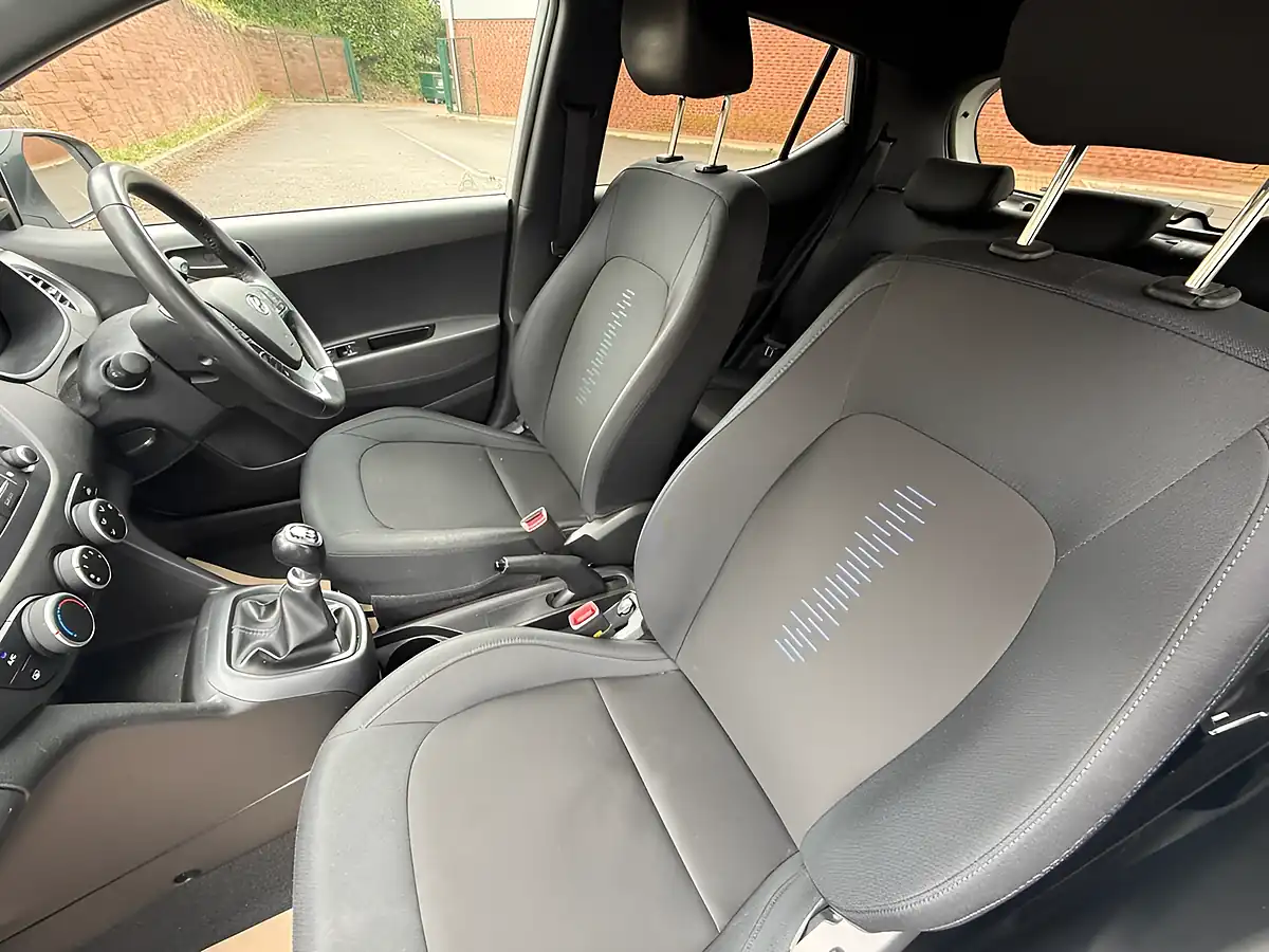 Used 2018 Hyundai i10 Go! Se Polar White - Interior and Exterior details 17