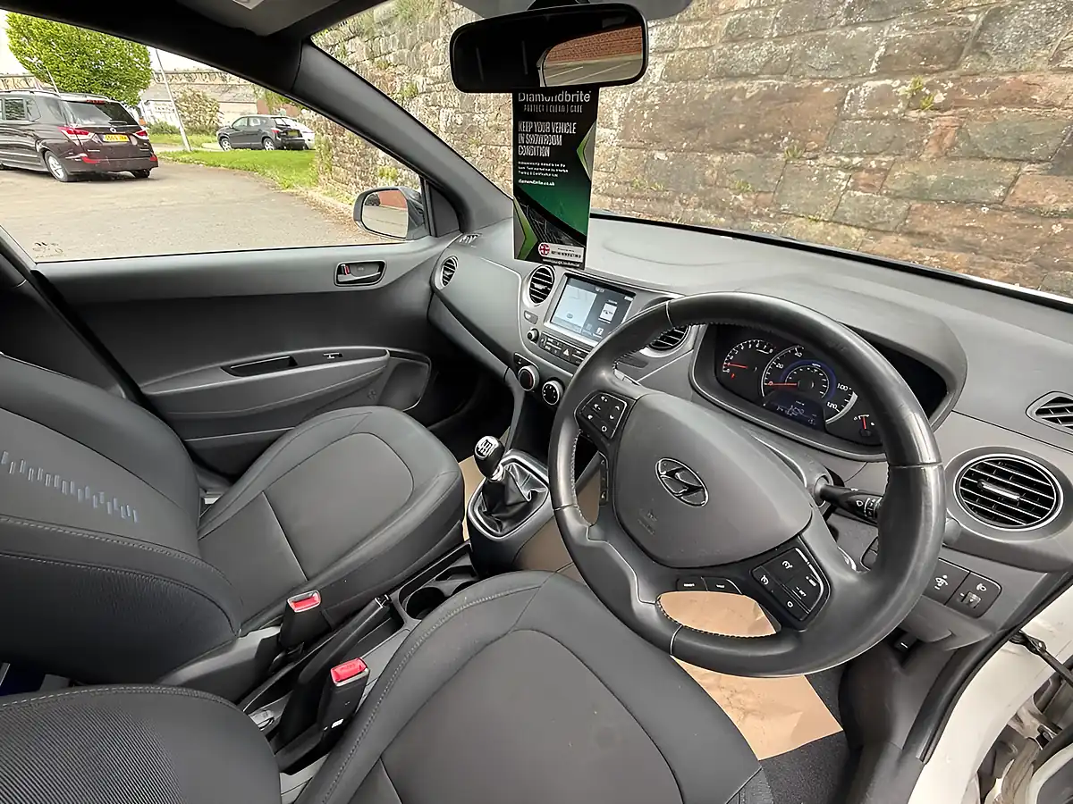 Used 2018 Hyundai i10 Go! Se Polar White - Interior and Exterior details 19