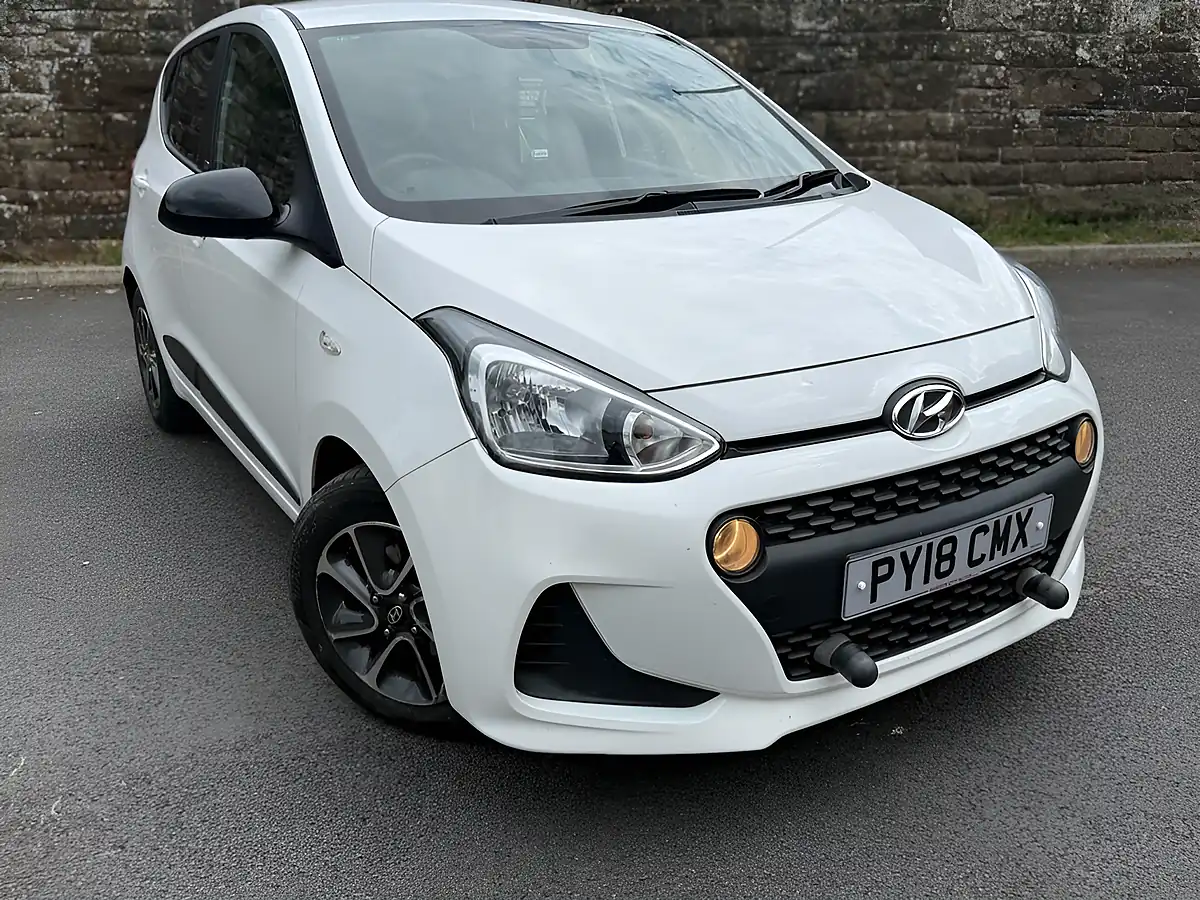 Used 2018 Hyundai i10 Go! Se Polar White - Interior and Exterior details 3