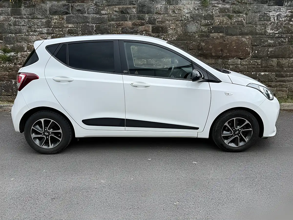 Used 2018 Hyundai i10 Go! Se Polar White - Interior and Exterior details 4