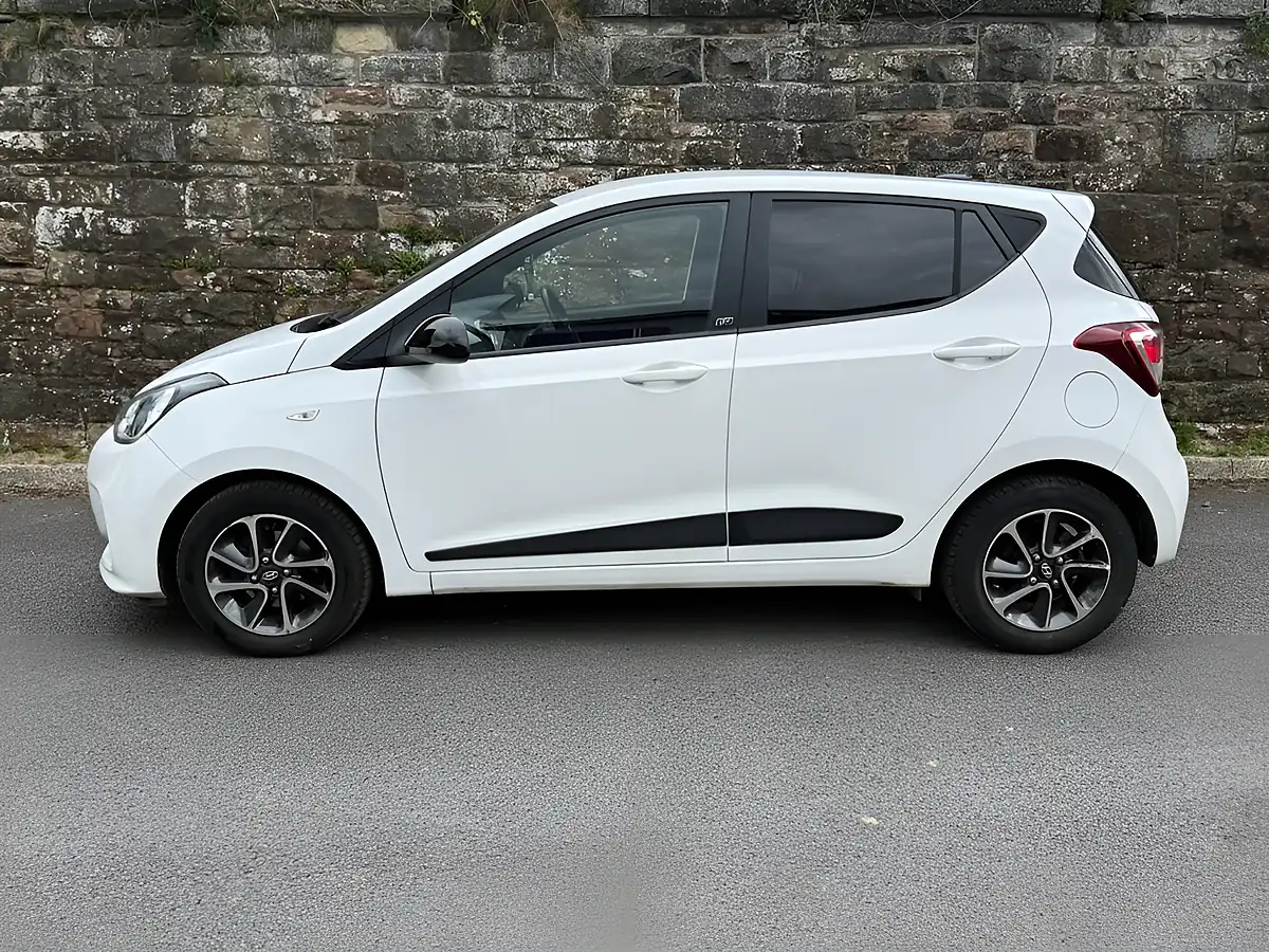 Used 2018 Hyundai i10 Go! Se Polar White - Interior and Exterior details 5