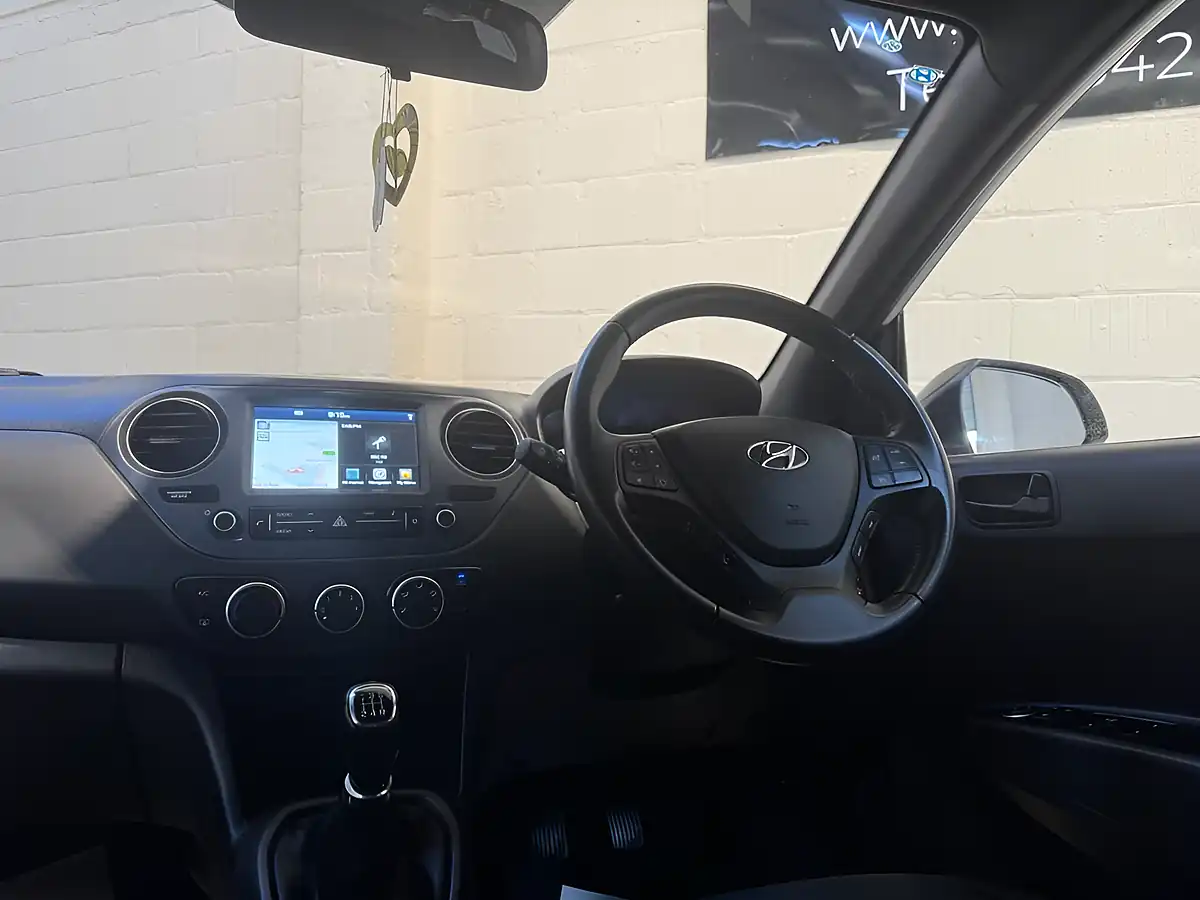 Used 2018 Hyundai i10 Go! Se White - Interior and Exterior details 14