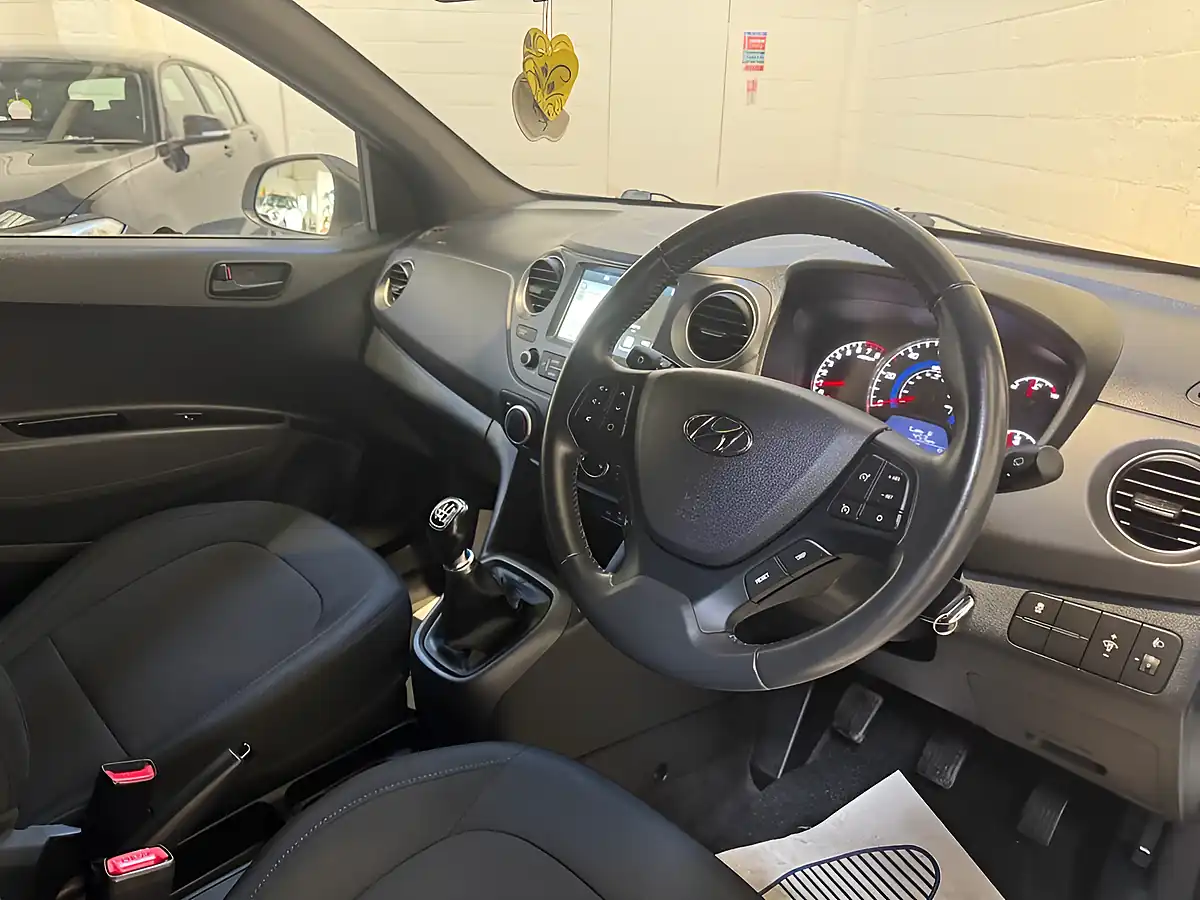 Used 2018 Hyundai i10 Go! Se White - Interior and Exterior details 15