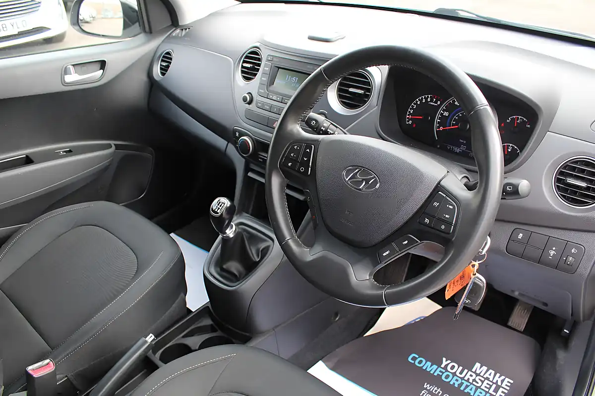Used 2018 Hyundai I10 Premium Grey - Interior and Exterior details 10