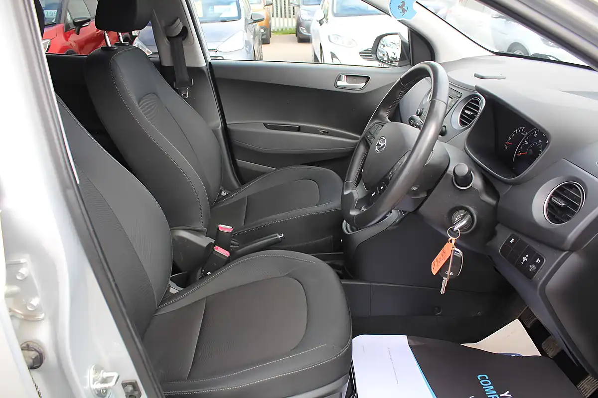 Used 2018 Hyundai I10 Premium Grey - Interior and Exterior details 11