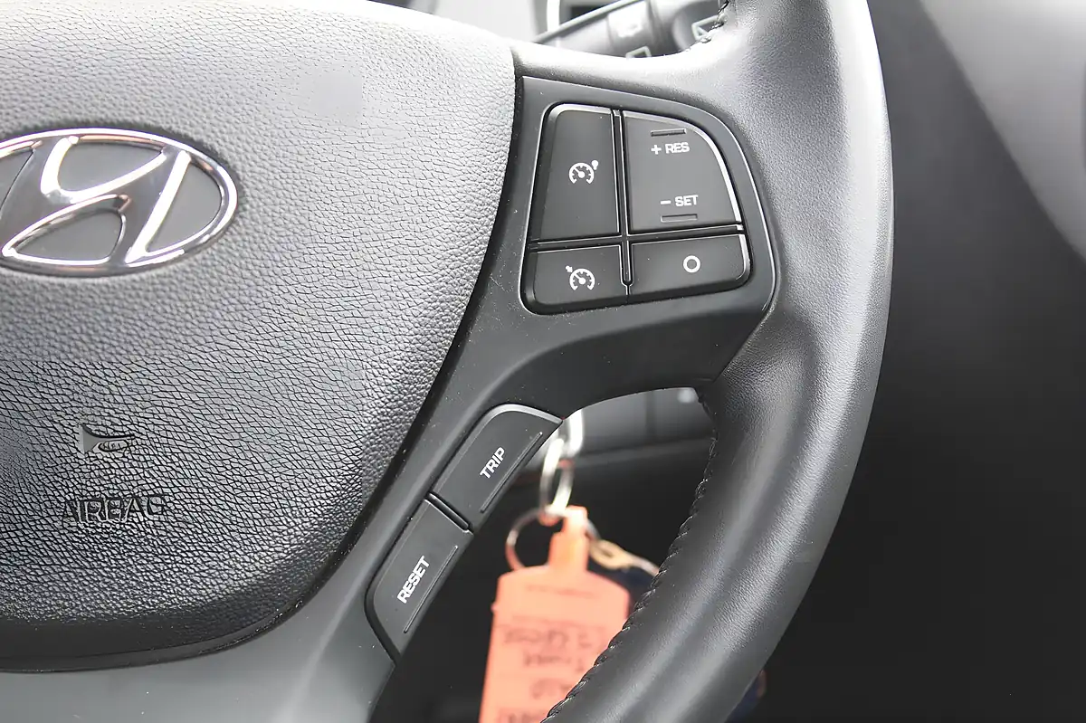 Used 2018 Hyundai I10 Premium Grey - Interior and Exterior details 13