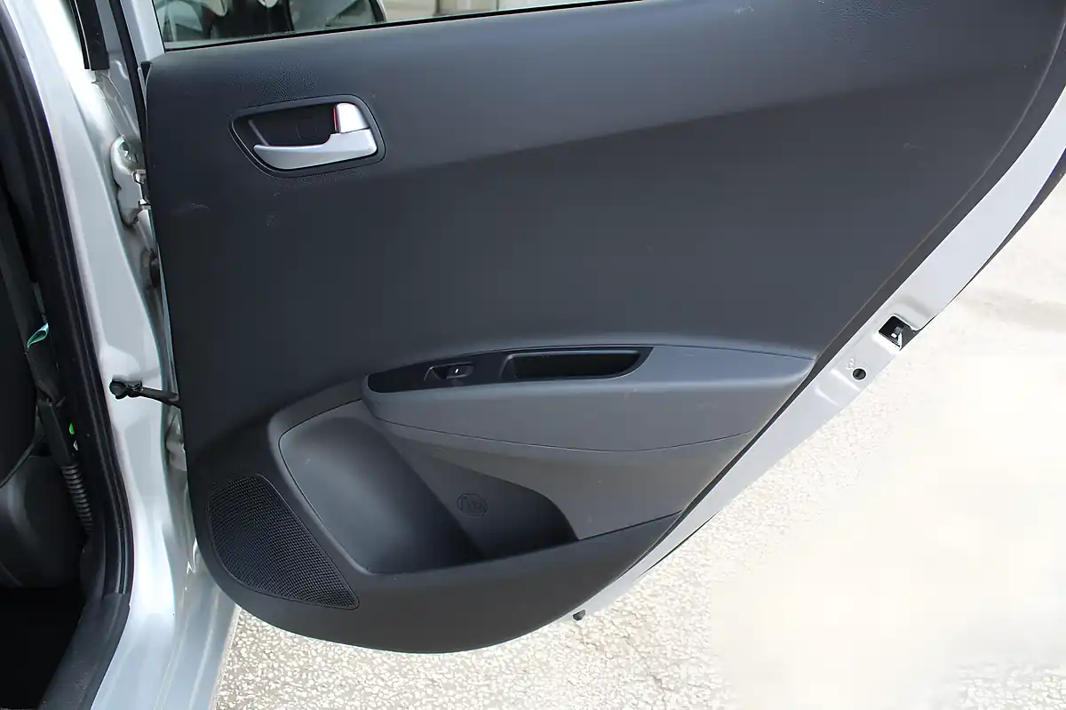 Used 2018 Hyundai I10 Premium Grey - Interior and Exterior details 15