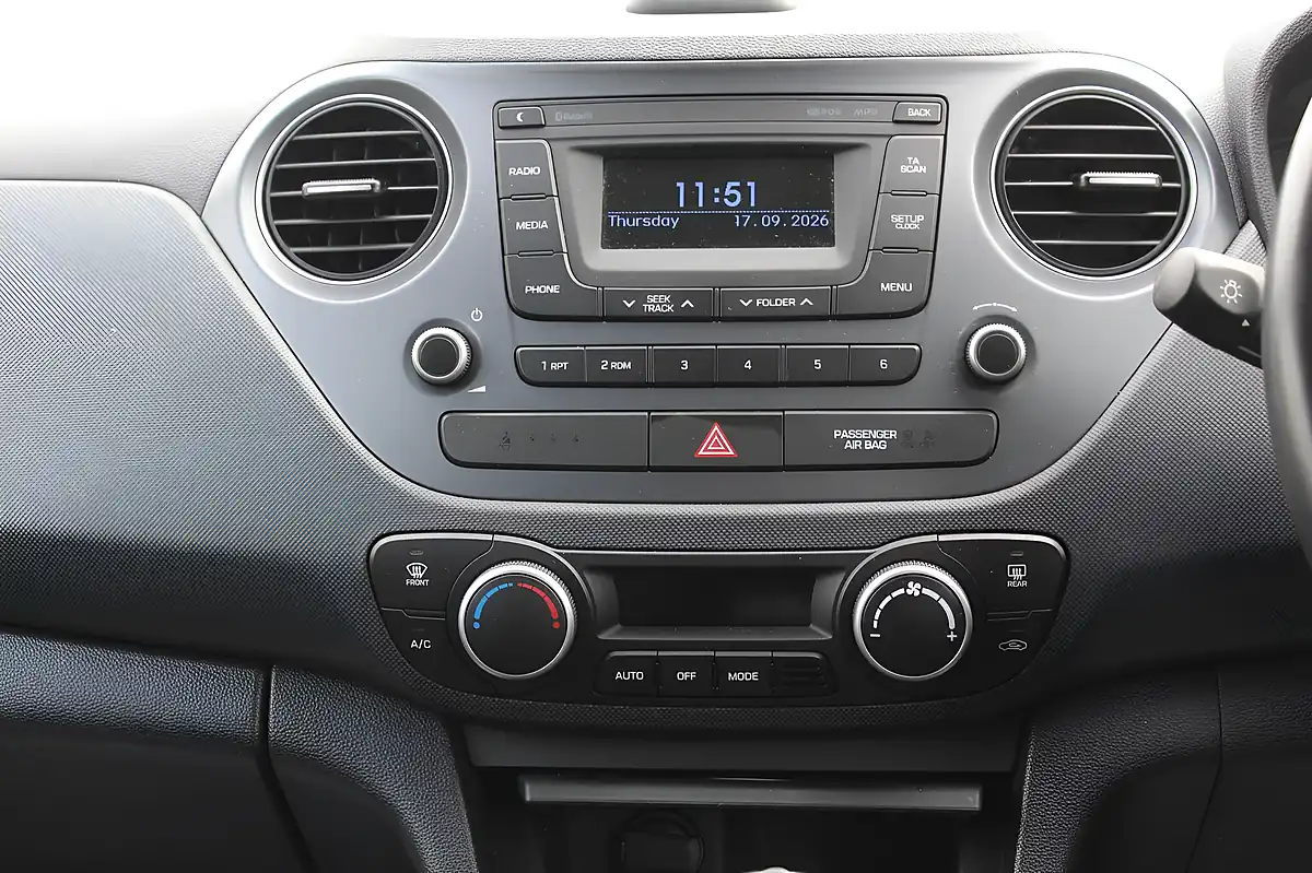 Used 2018 Hyundai I10 Premium Grey - Interior and Exterior details 16
