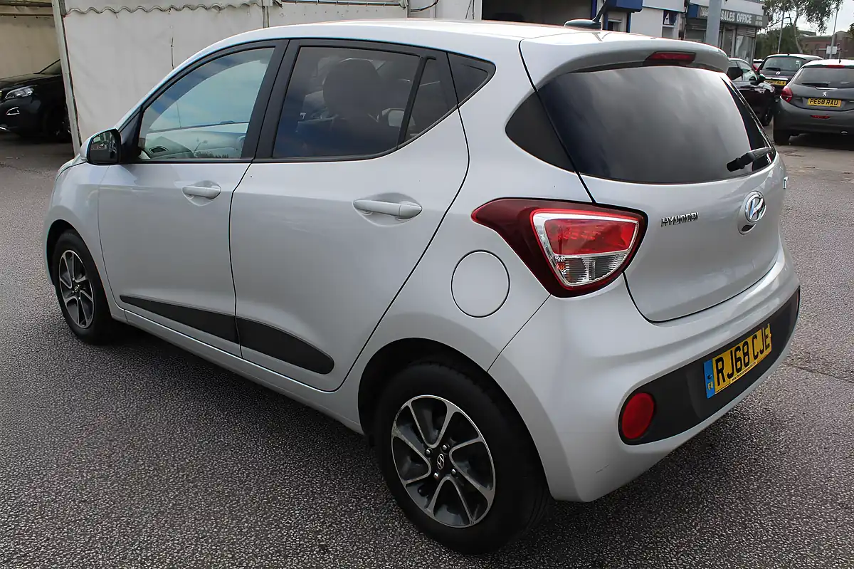 Used 2018 Hyundai I10 Premium Grey - Interior and Exterior details 4