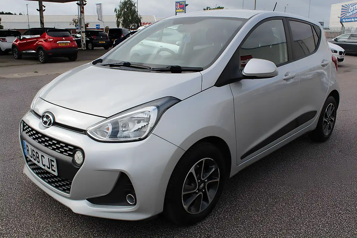 Used 2018 Hyundai I10 Premium Grey - Interior and Exterior details 5