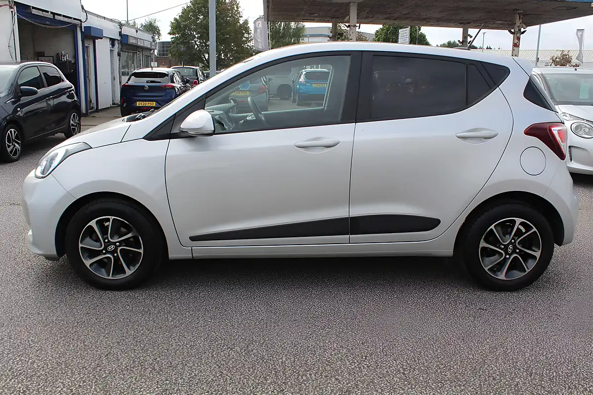 Used 2018 Hyundai I10 Premium Grey - Interior and Exterior details 7